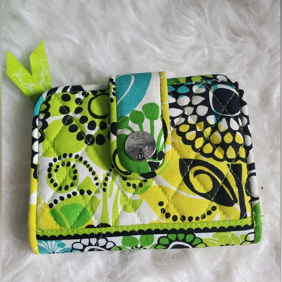 Vera Bradley Crossbody Saddle Bag
Limes Up Green/Yellow w/matching Wallet 💚 - Picture 9 of 12